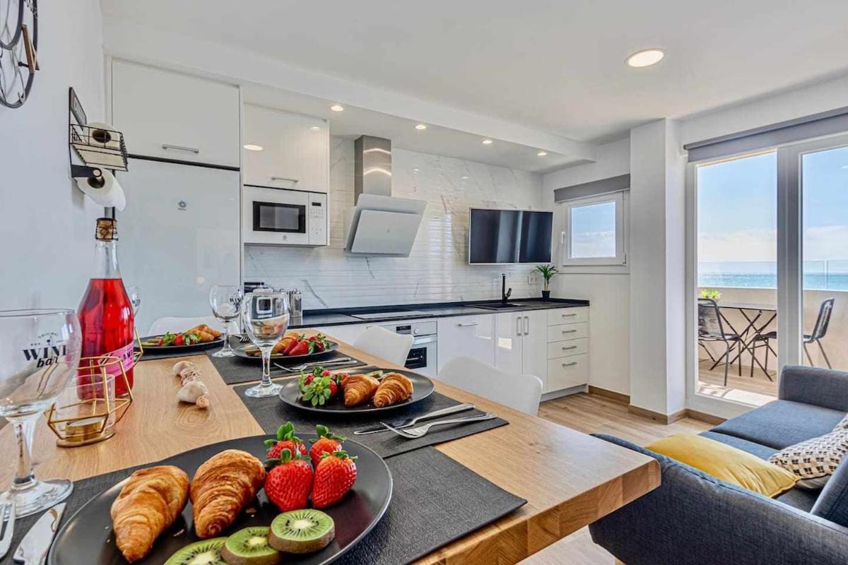 797 Holiday Rentals - Benalbeach- Moderno Piso Para 5 Con Vistas Al Mar Benalmádena Zewnętrze zdjęcie